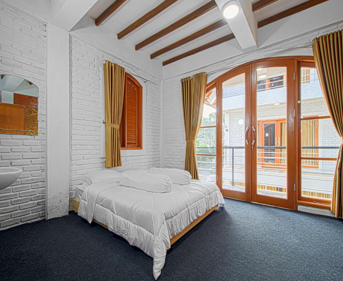 D'Journey Hotel Лембанг Экстерьер фото